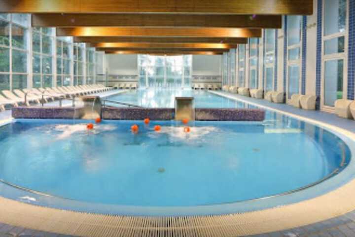 Hotel with Pool