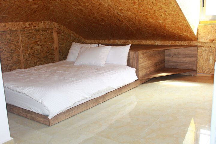 Room 16 of 18