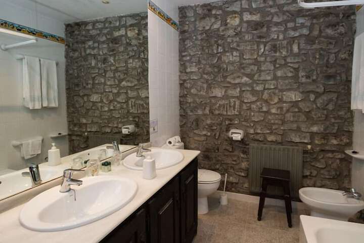 Room 16 of 23