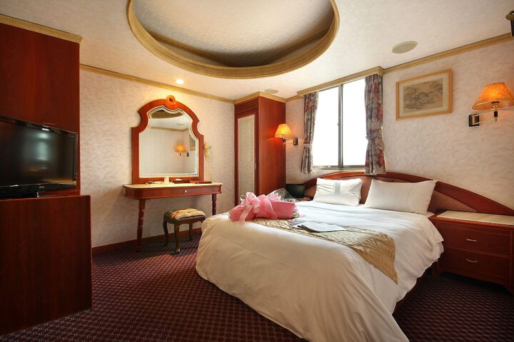 Room 6 of 32