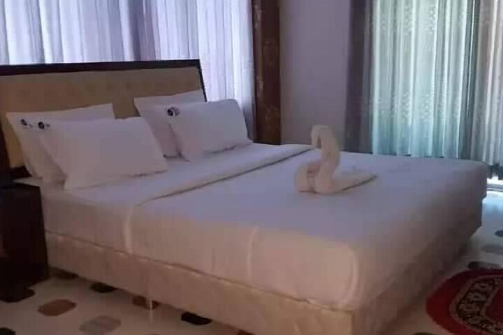 Room 2 of 5