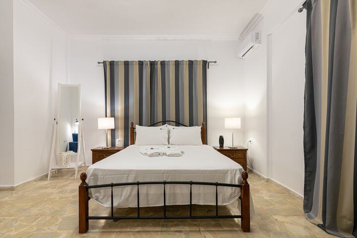 Room 5 of 100