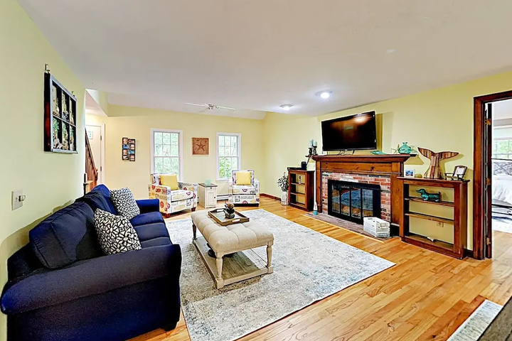 Quiet Family - 4 Br Home