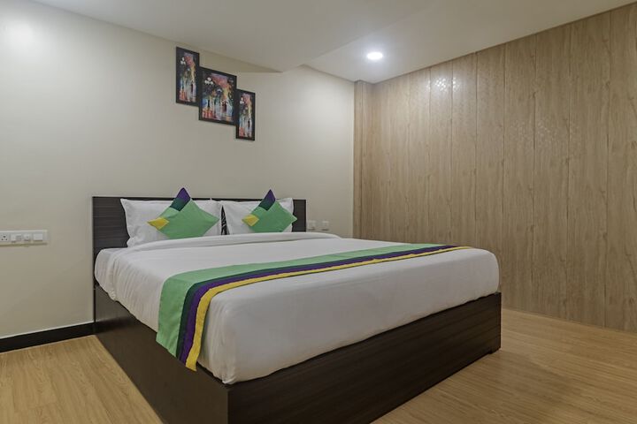Room 10 of 34
