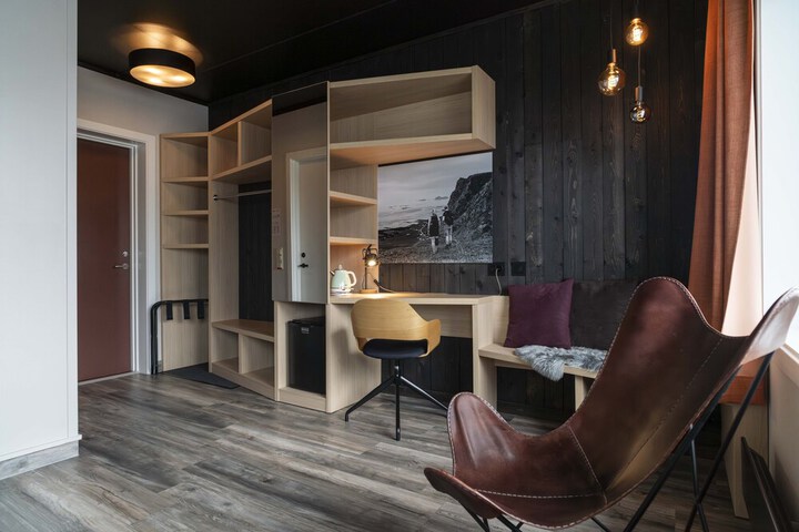Room 11 of 17