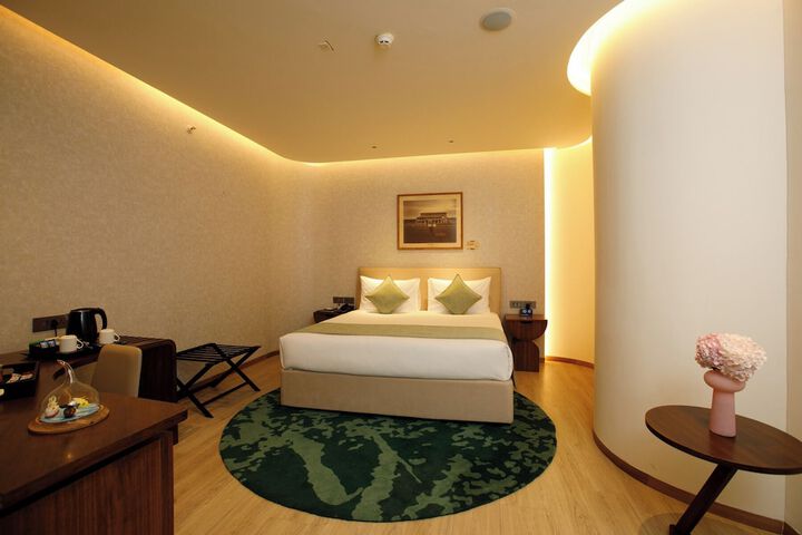 Room 9 of 20