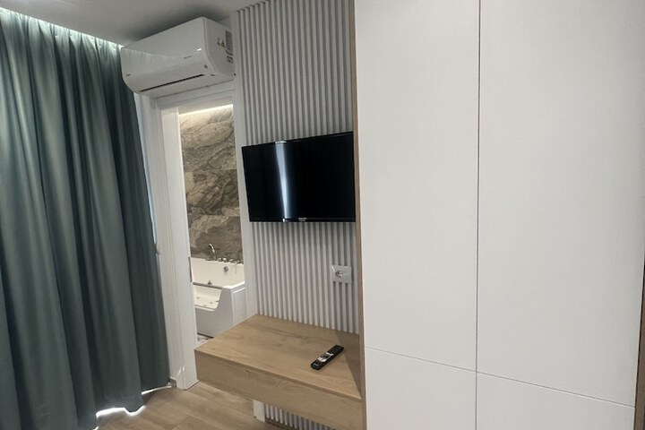 Room 27 of 191