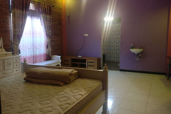 Room 6 of 34