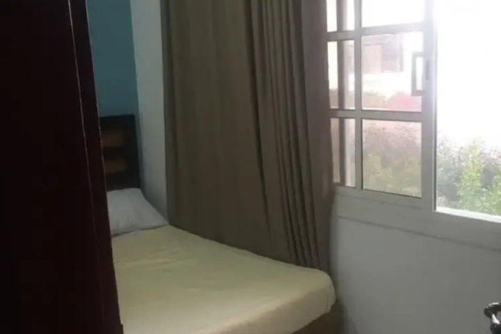 Room 2 of 16