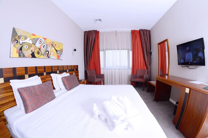 Room 13 of 48