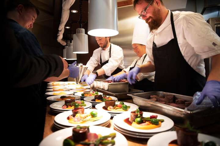 Dining 27 of 39