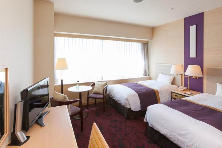 Room 10 of 31