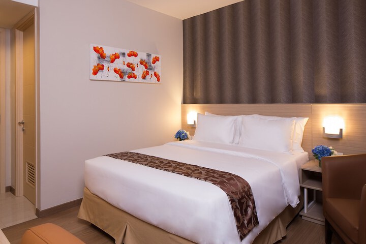 Room 8 of 90