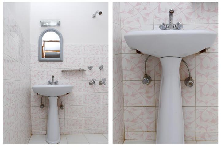 OYO 13759 Hotel Galwan Palace