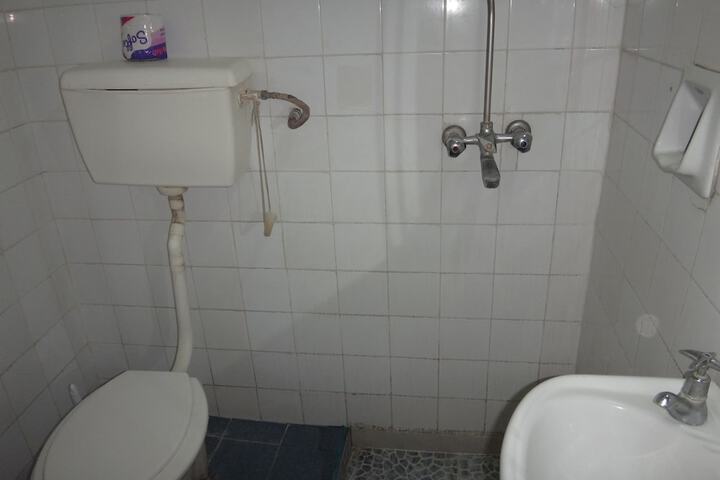 Room 16 of 25