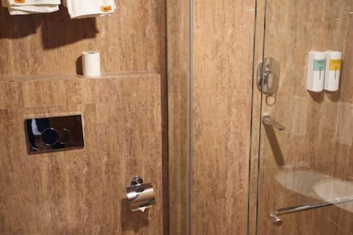 Room 65 of 105