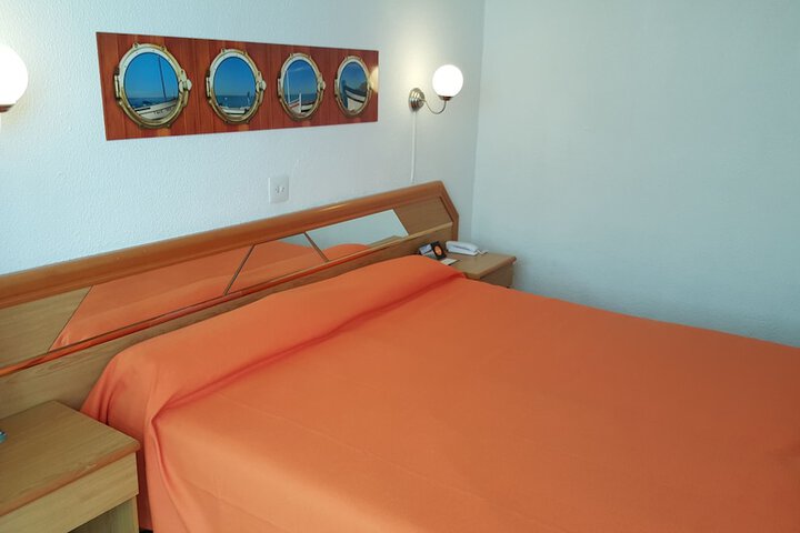 Room 5 of 12