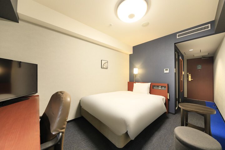 Room 3 of 43