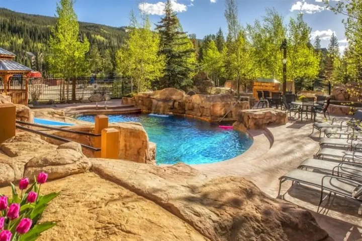 Image of 8863 the Springs