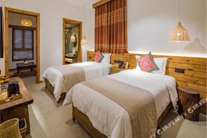 Chanyi Heizhugou Holiday Hotel