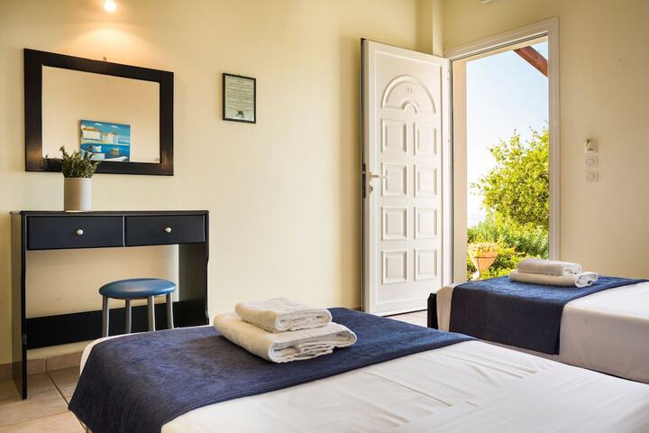 Room 4 of 35