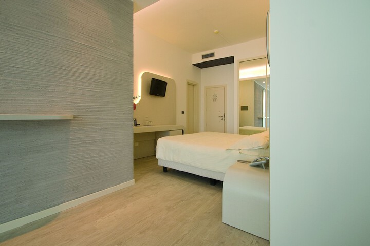 Room 11 of 50