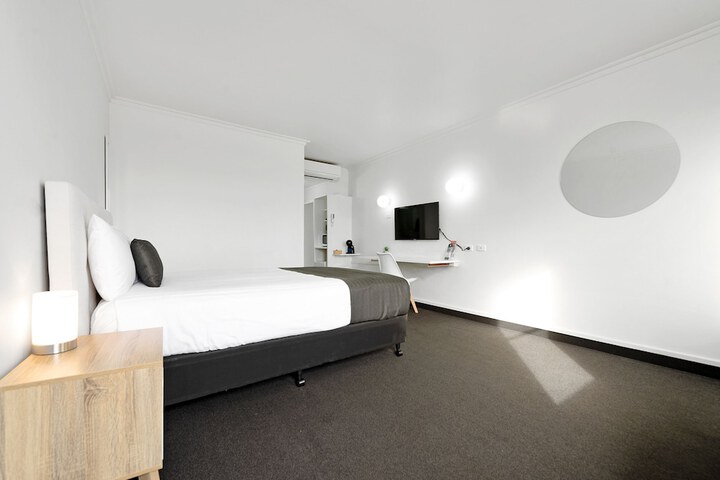 Room 14 of 33