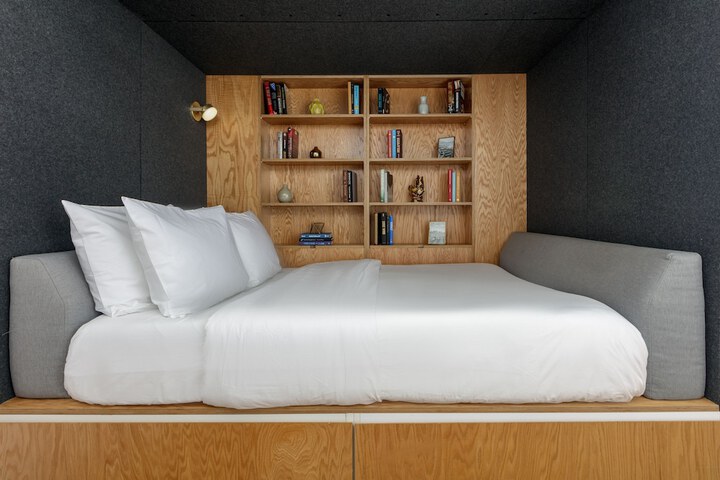 Room 28 of 155