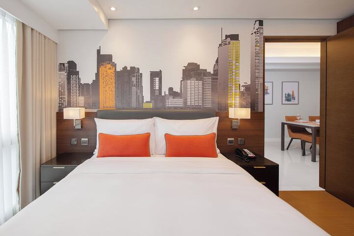 Room 17 of 40