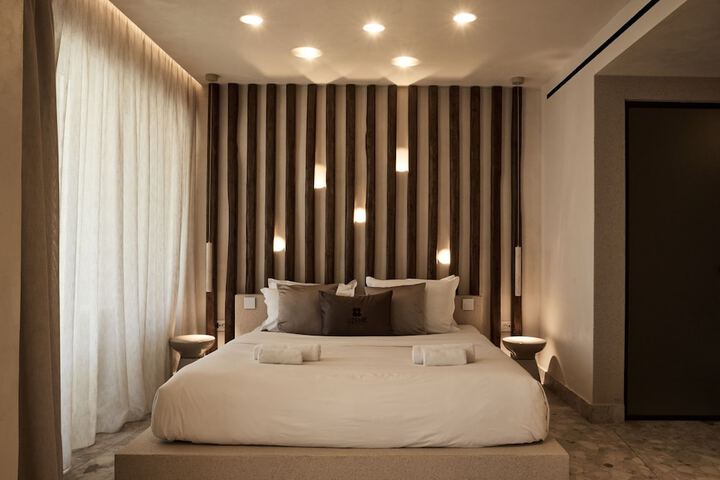 Room 52 of 212