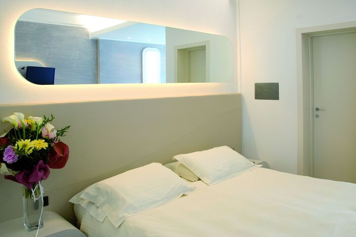 Room 8 of 50