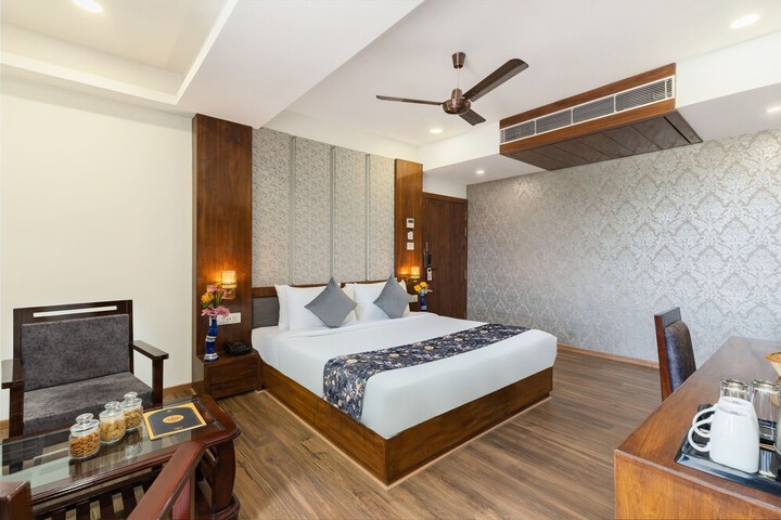 Room 12 of 76