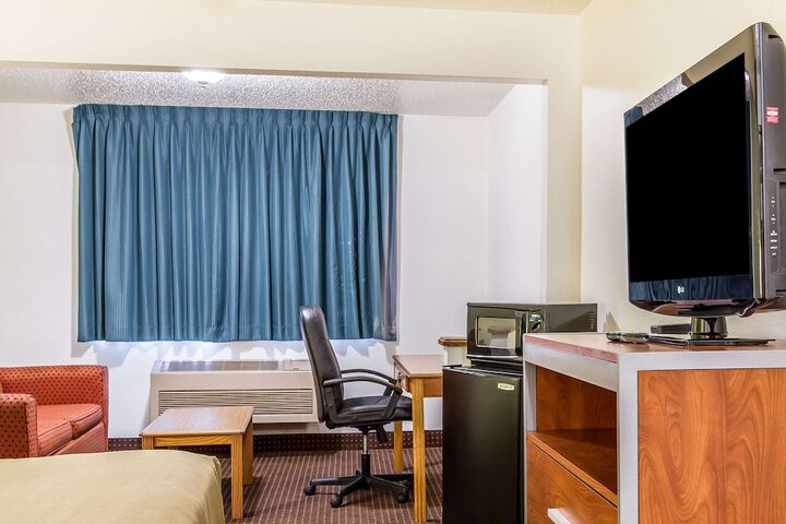 Room 32 of 62