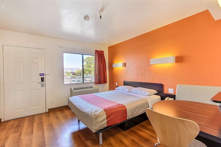 Deluxe Room 1 Queen Bed Refrigerator, Microwave (7 of 8)