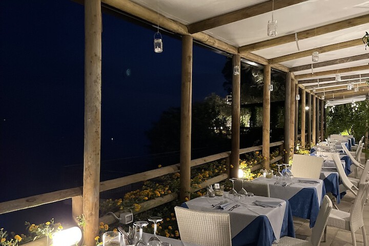 Dining 90 of 147