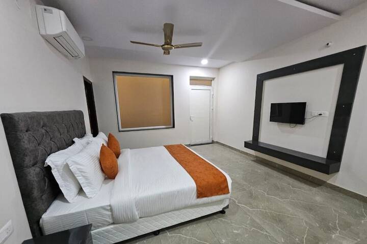 Room 3 of 6