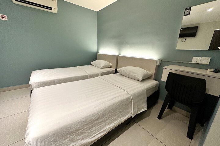 Room 11 of 21