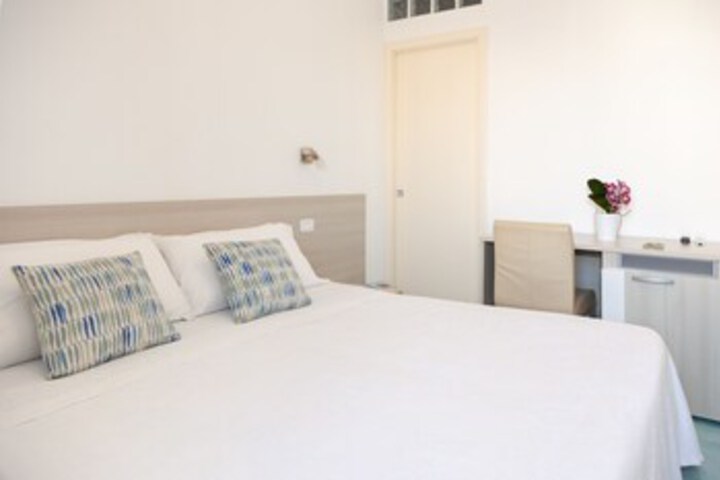 Room 17 of 31