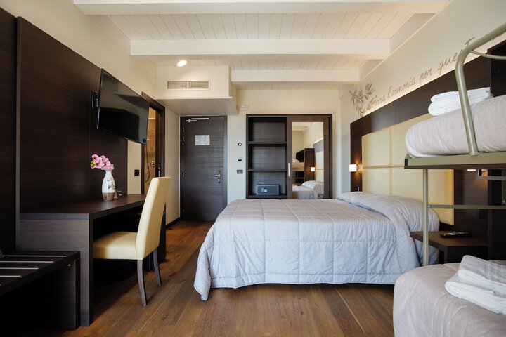 Room 26 of 79