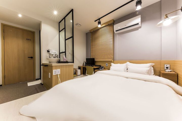 Room 14 of 43