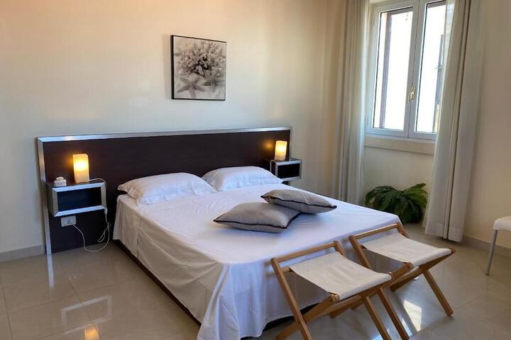 Room 2 of 20