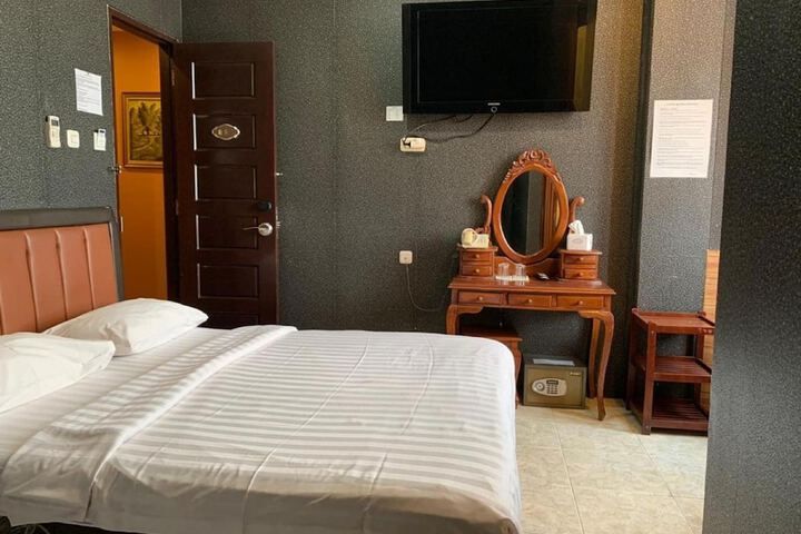 Room 32 of 63