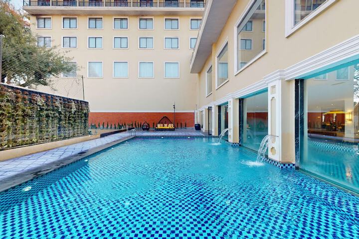 Pool 72 of 191