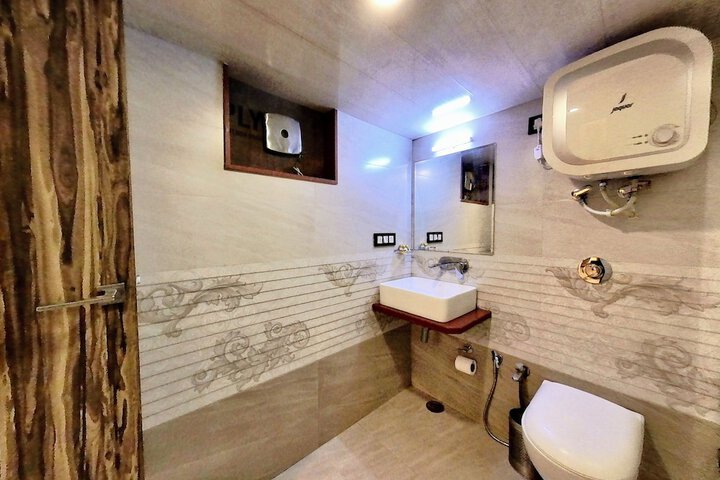Room 48 of 77