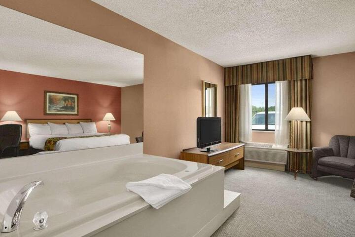 1 King Bed (8 of 8)