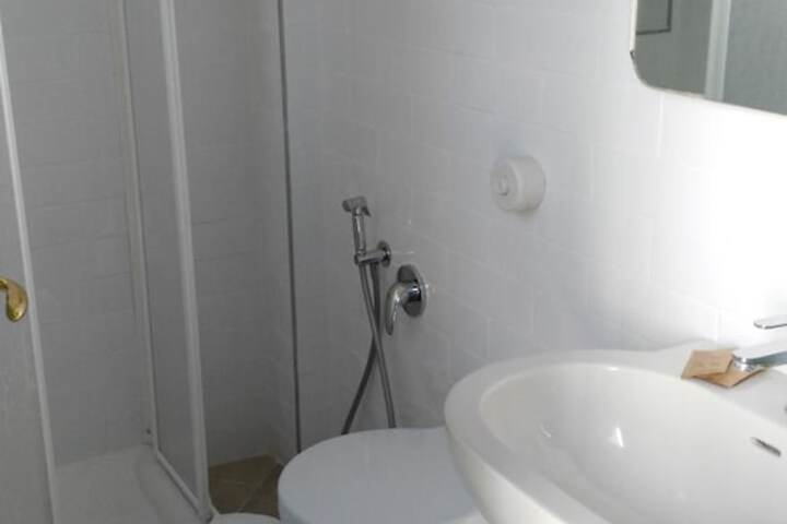 Room 15 of 48