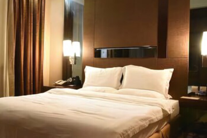 Room 5 of 7
