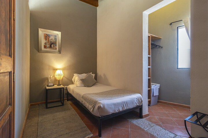Room 47 of 148