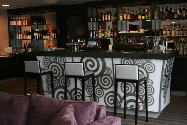 Lounge 46 of 61