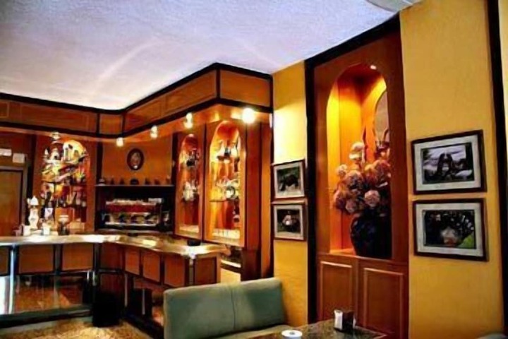 Lounge 40 of 72